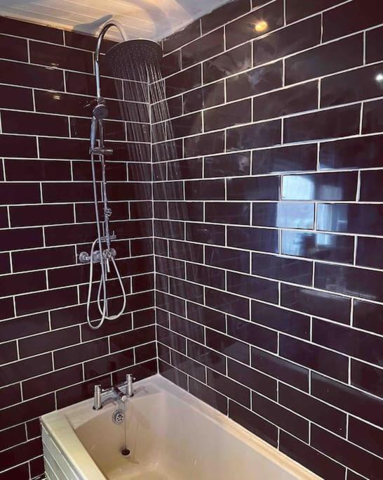 Hough Green Chester/Handbridge Sleeps 9 + Netflix מראה חיצוני תמונה